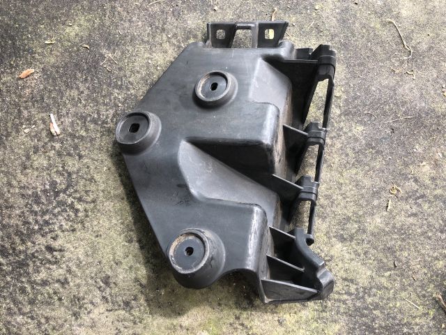 bontott AUDI A3 Jobb hátsó Oldal Lökhárító Tartó (Műanyag)