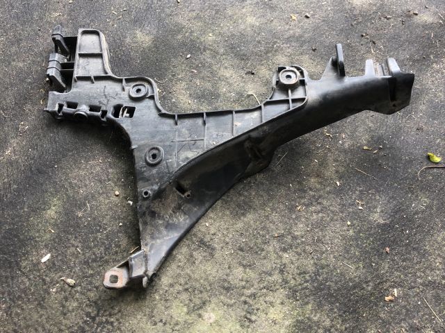 bontott AUDI A3 Jobb hátsó Oldal Lökhárító Tartó (Műanyag)