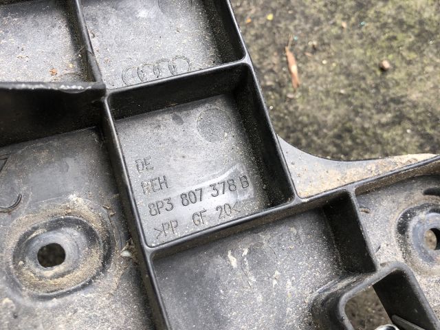 bontott AUDI A3 Jobb hátsó Oldal Lökhárító Tartó (Műanyag)