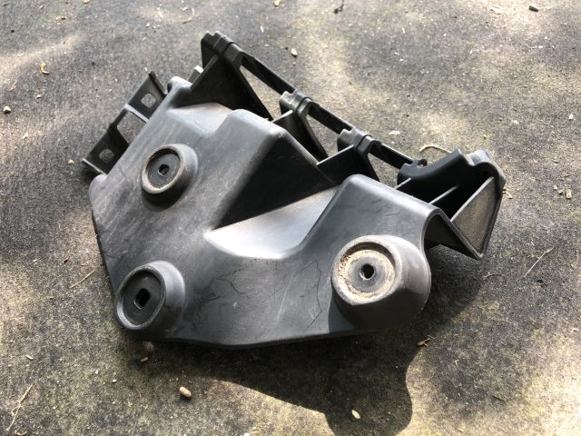 bontott AUDI A3 Jobb hátsó Oldal Lökhárító Tartó (Műanyag)