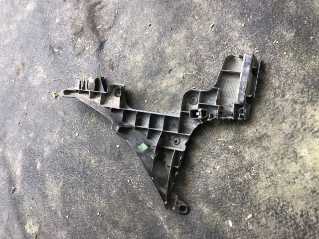 bontott AUDI A3 Jobb hátsó Oldal Lökhárító Tartó (Műanyag)