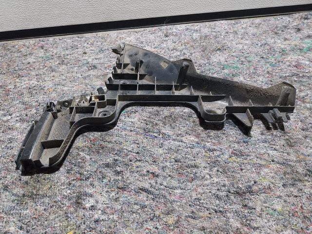 bontott AUDI A3 Jobb hátsó Oldal Lökhárító Tartó (Műanyag)