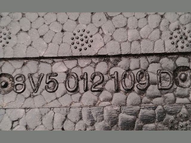 bontott AUDI A3 Jobb Kalaptartó Tartó Konzol