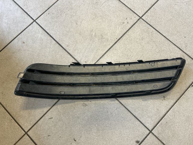 bontott AUDI A3 Jobb Ködlámpa Rács