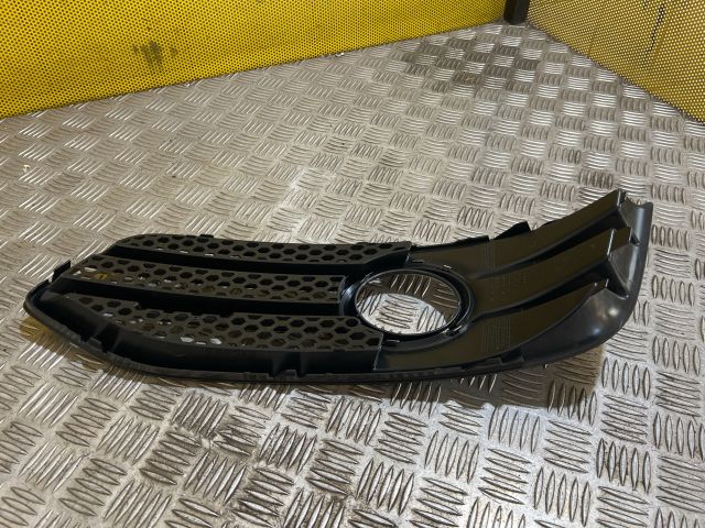 bontott AUDI A3 Jobb Ködlámpa Rács