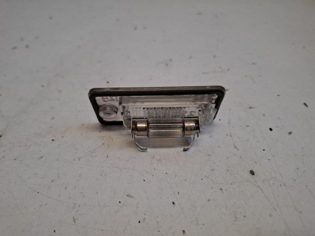 bontott AUDI A3 Jobb Rendszámtábla Világítás