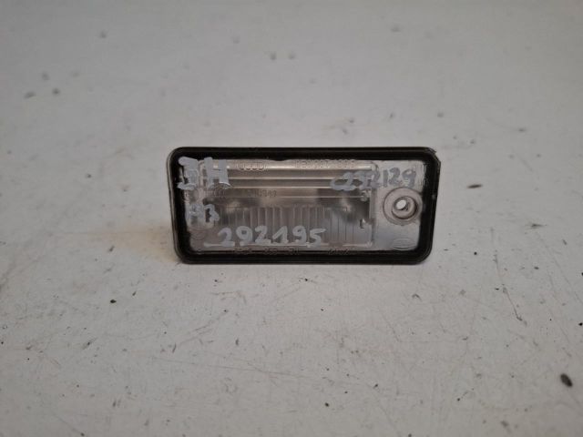 bontott AUDI A3 Jobb Rendszámtábla Világítás