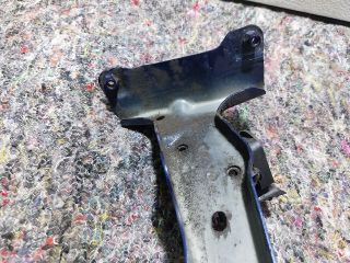 bontott AUDI A3 Jobb Sárvédő Oldaltartó