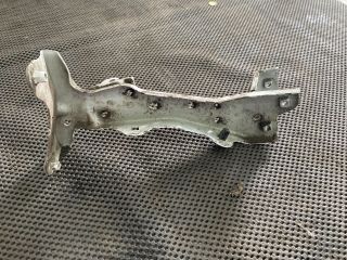 bontott AUDI A3 Jobb Sárvédő Oldaltartó