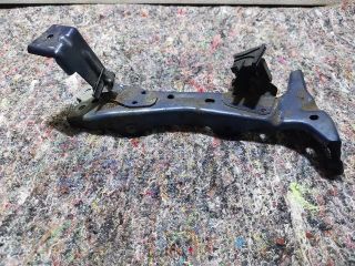 bontott AUDI A3 Jobb Sárvédő Oldaltartó