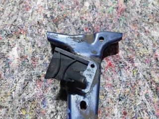 bontott AUDI A3 Jobb Sárvédő Oldaltartó