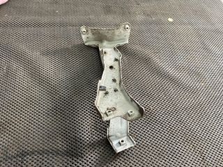 bontott AUDI A3 Jobb Sárvédő Oldaltartó