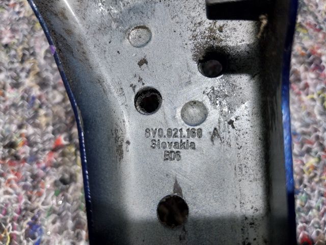 bontott AUDI A3 Jobb Sárvédő Oldaltartó