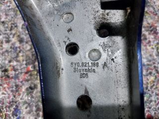 bontott AUDI A3 Jobb Sárvédő Oldaltartó