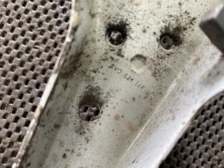 bontott AUDI A3 Jobb Sárvédő Oldaltartó