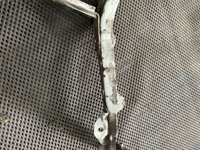 bontott AUDI A3 Jobb Sárvédő Oldaltartó