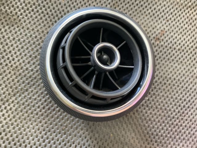 bontott AUDI A3 Jobb Szellőző