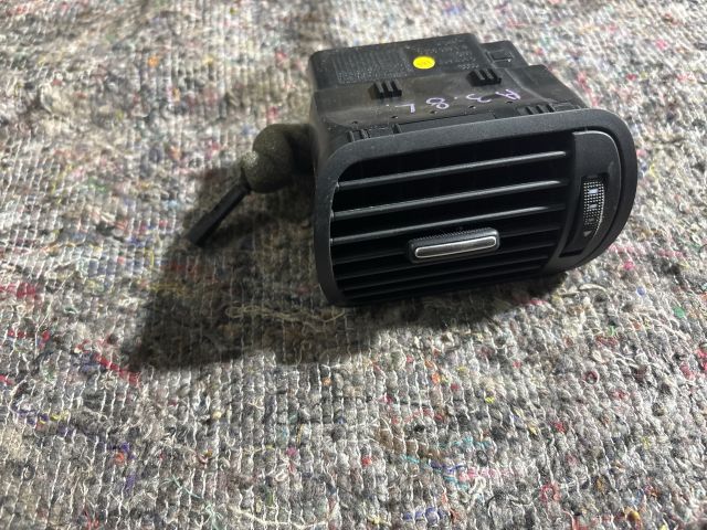 bontott AUDI A3 Jobb Szellőző