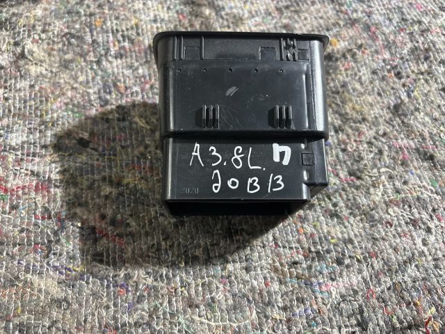 bontott AUDI A3 Jobb Szellőző