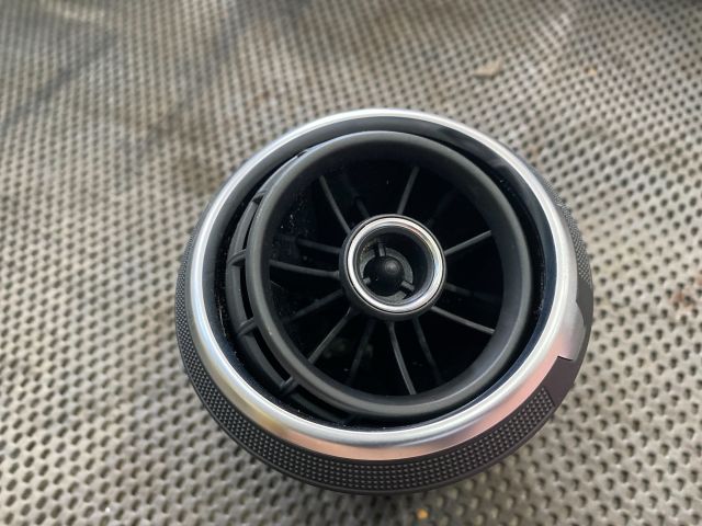 bontott AUDI A3 Jobb Szellőző