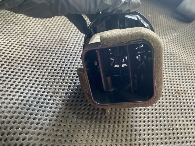 bontott AUDI A3 Jobb Szellőző