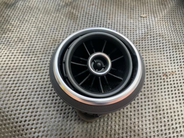 bontott AUDI A3 Jobb Szellőző