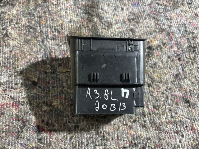 bontott AUDI A3 Jobb Szellőző