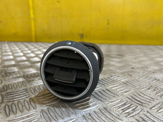 bontott AUDI A3 Jobb Szellőző