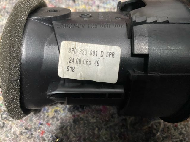 bontott AUDI A3 Jobb Szellőző