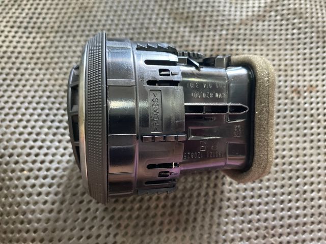 bontott AUDI A3 Jobb Szellőző