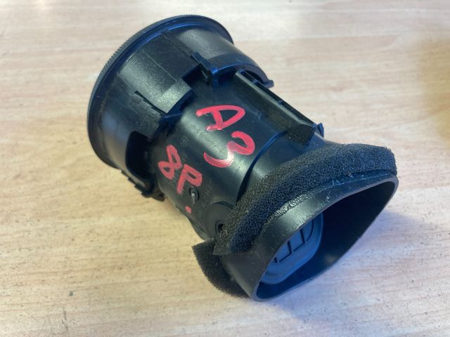 bontott AUDI A3 Jobb Szellőző