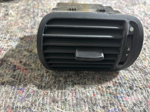 bontott AUDI A3 Jobb Szellőző