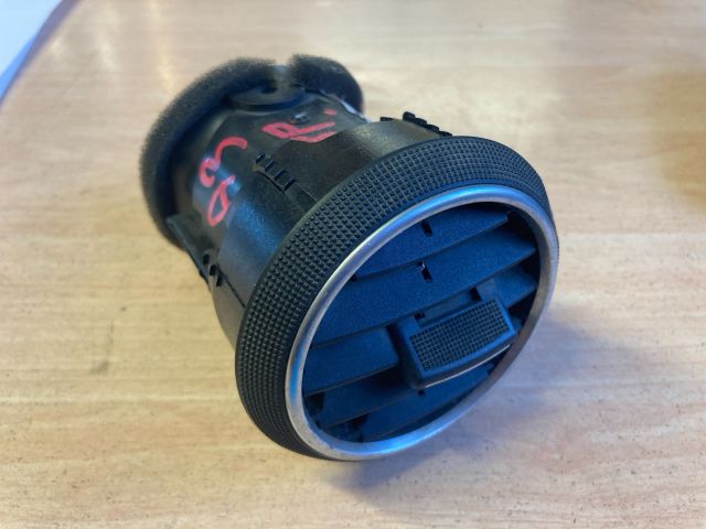 bontott AUDI A3 Jobb Szellőző