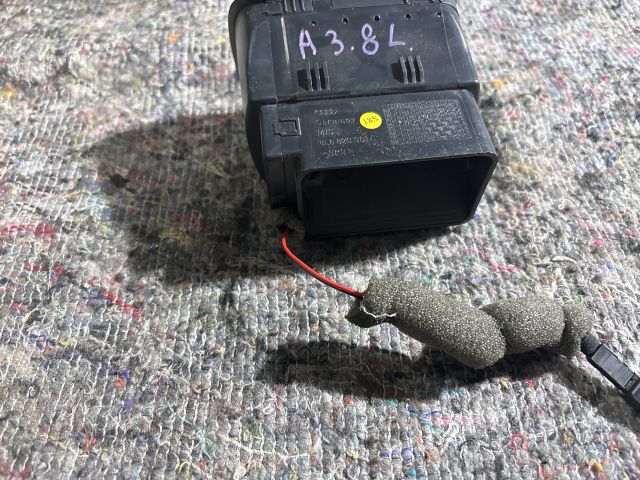 bontott AUDI A3 Jobb Szellőző