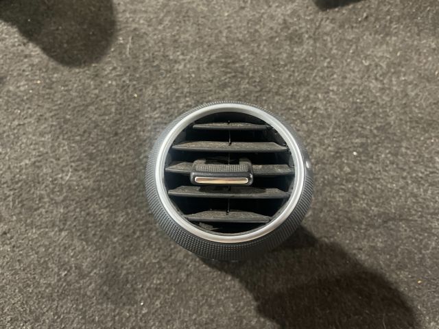 bontott AUDI A3 Jobb Szellőző