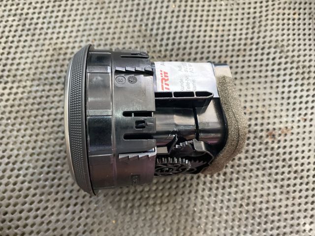 bontott AUDI A3 Jobb Szellőző