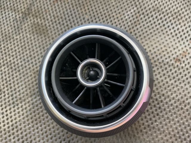 bontott AUDI A3 Jobb Szellőző