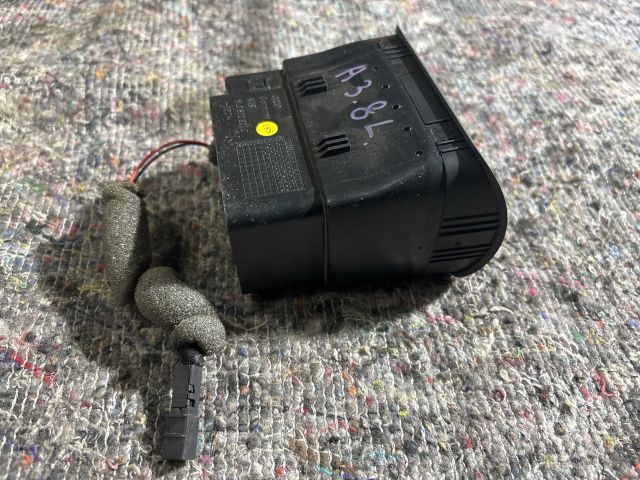 bontott AUDI A3 Jobb Szellőző