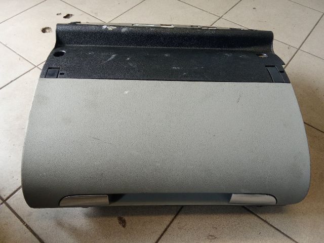 bontott AUDI A3 Kesztyűtartó