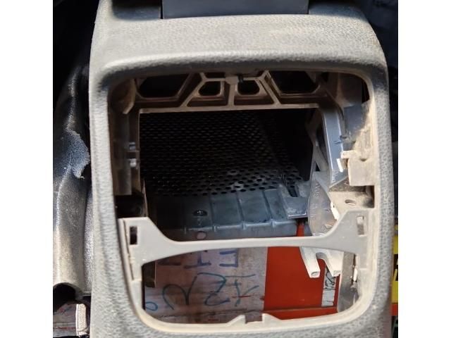 bontott AUDI A3 Könyöklő