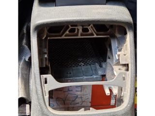 bontott AUDI A3 Könyöklő