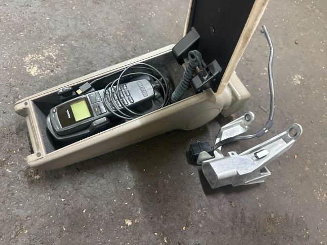 bontott AUDI A3 Könyöklő