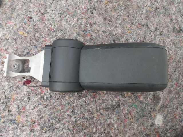 bontott AUDI A3 Könyöklő