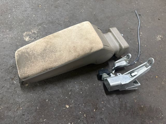 bontott AUDI A3 Könyöklő