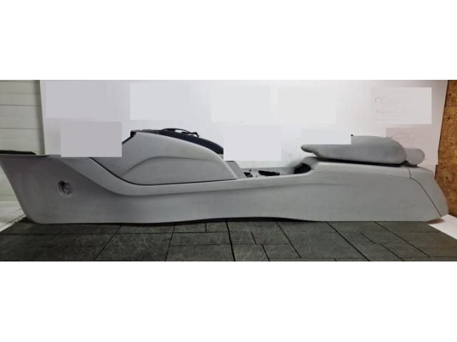 bontott AUDI A3 Könyöklő