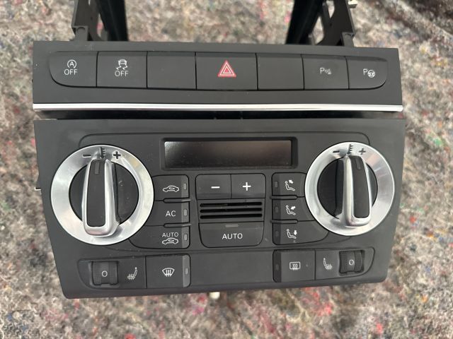 bontott AUDI A3 Középkonzol Keret