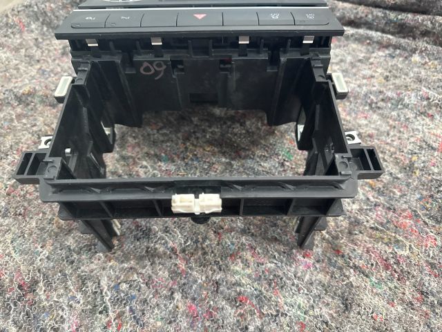 bontott AUDI A3 Középkonzol Keret