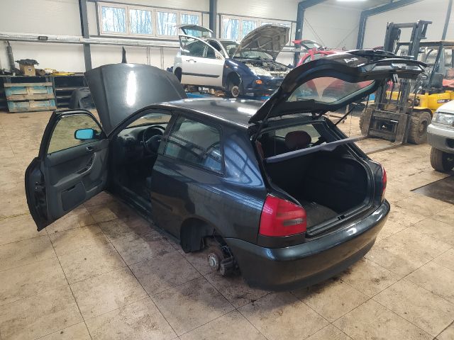 bontott AUDI A3 Középkonzol Keret