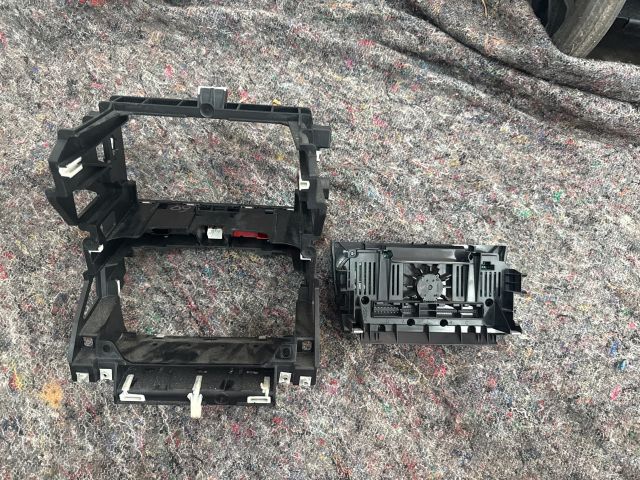 bontott AUDI A3 Középkonzol Keret