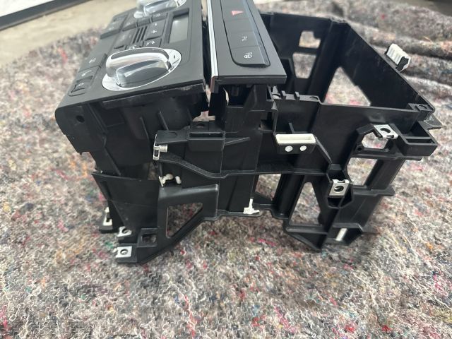 bontott AUDI A3 Középkonzol Keret